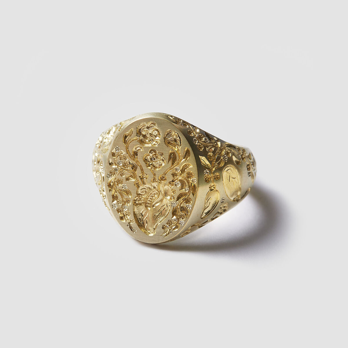 Castro Smith Heart in Flowers engraved signet ring in 18-carat gold